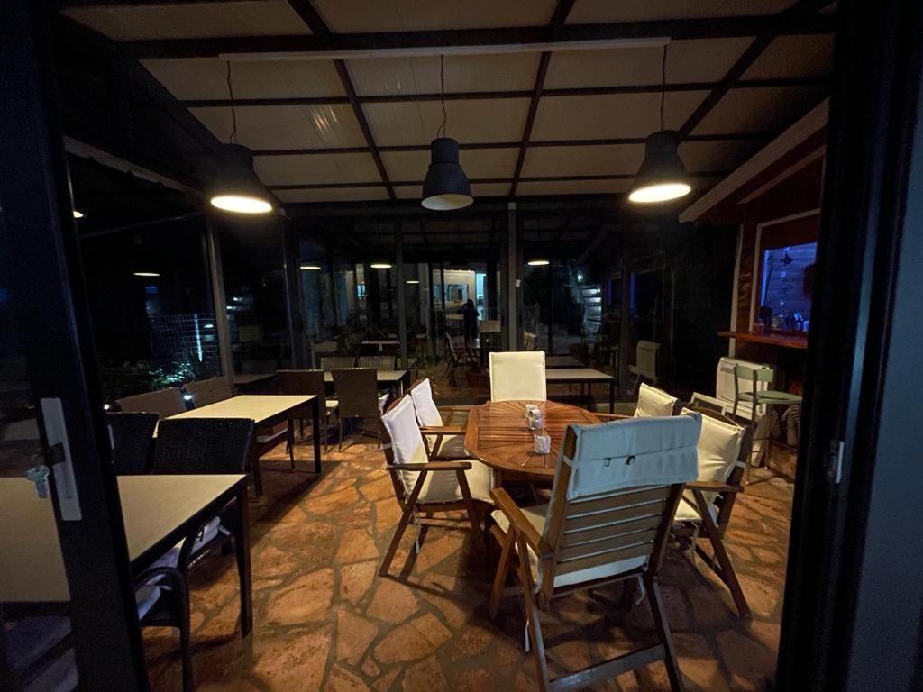 La Maroja View Hotel Dhërmi エクステリア 写真